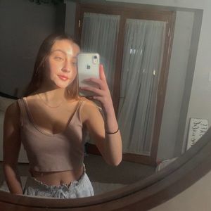 Meet your Posher, Maya